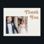 Retro Beach | Elfenbensvit Fotofototack för Bröllo Vykort<br><div class="desc">Det här retro strand | elfenbensvita fotobryllops-kort är perfekt för din enkla vintage, färgrika tropiska boho-sommarbröllop. Dess unika bohemiska font från mitten av seklet ger designen en klassisk minimalistisk groovy hippie-vib. Anta att du letar efter en design med ljusa, rustika kustfärger för din kreativa 70-tals destination strandbröllop. I så fall...</div>