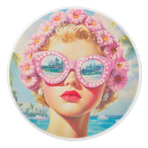 Retro Beach Girl med Blommigt Sunglasses