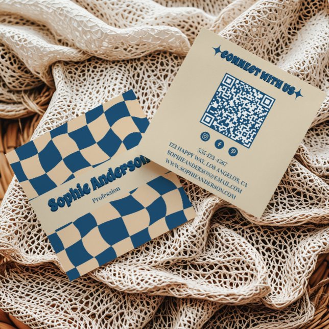 Retro Beige & Blue Wavy Checkerboard with QR Code  Fyrkantigt Visitkort (Skapare uppladdad)