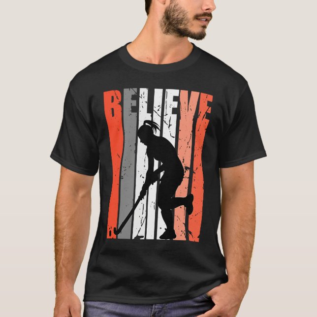 Retro Believe Hockey Team Field Hockey Orange Colo T Shirt (Framsida)