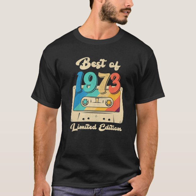 Retro Best of 1973 Cassette Tape 49th Birthday Dec T Shirt (Framsida)