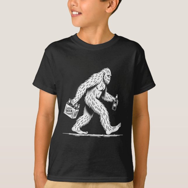Retro Bigfoot Drinking Beer - Funny Sasquatch T Shirt (Framsida)