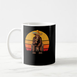 Retro Bigfoot Holding Pizza Mexican Sasquatch Cinc Kaffemugg