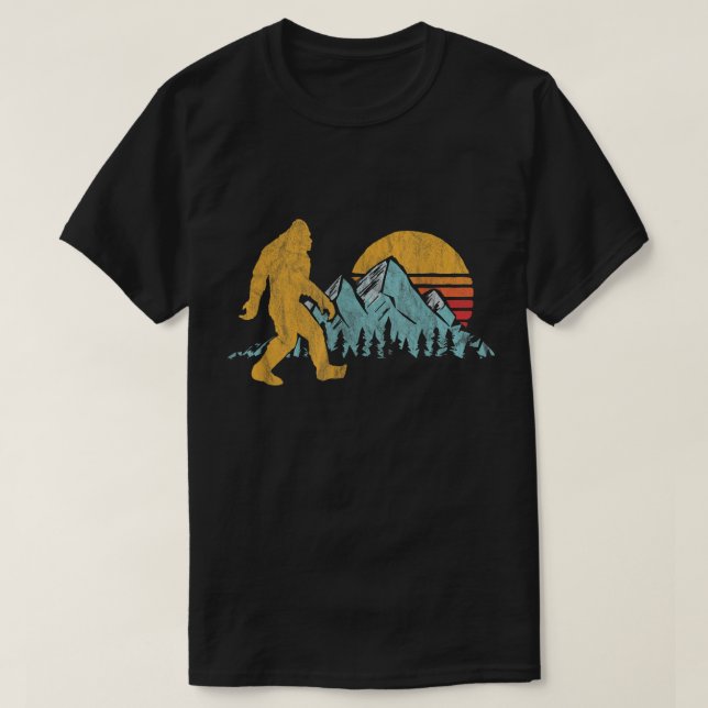 Retro Bigfoot Mountain Adventure T Shirt (Design framsida)