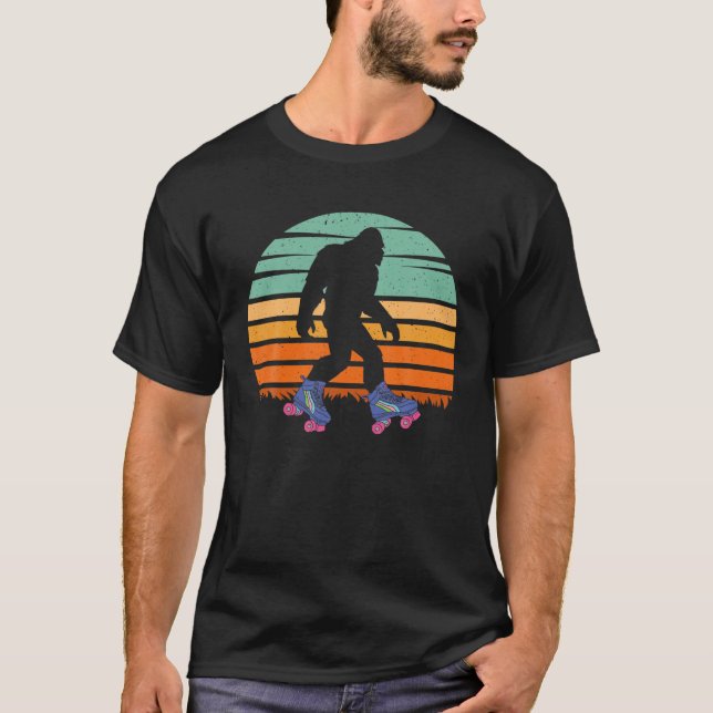 Retro Bigfoot Roller Skating Sasquatch 80S Yeti Sk T Shirt (Framsida)