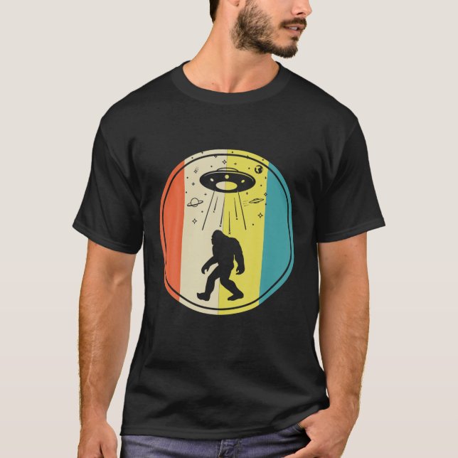 Retro Bigfoot Sasquatch Alien UFO Älskare T Shirt (Framsida)