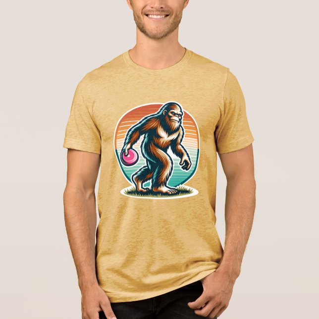 Retro Bigfoot Sasquatch Disk Golf T Shirt (Framsida)
