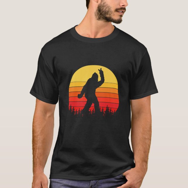 Retro Bigfoot Surfer Tro. T Shirt (Framsida)