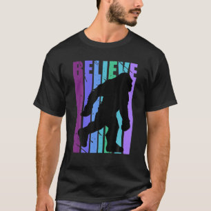 Retro Bigfoot Tro Yeti Lila Rosa Graphic Des T Shirt