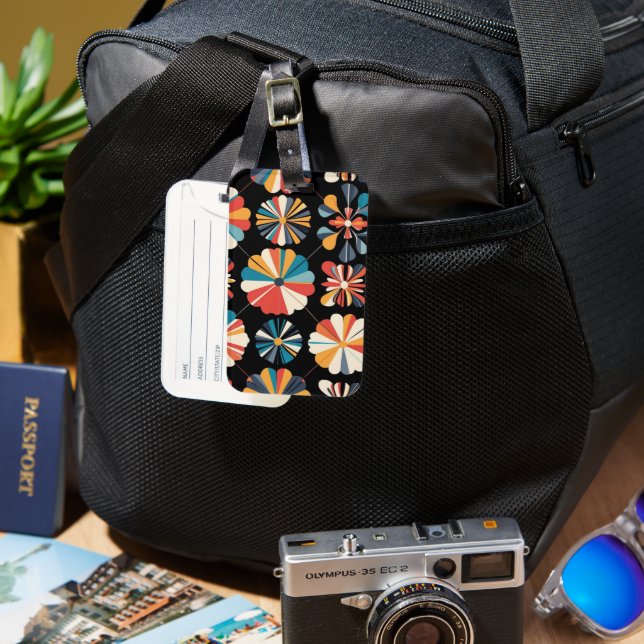 Retro Black Rainbow geometric Flowers Pattern  Bagagebricka (Framsida & Baksida)