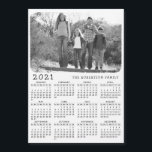 Retro Black White 2021 Calendar Family Namn Photo<br><div class="desc">Om du är tittar för den unika stil-svartvitt 2021-fotokalendermagneten för kylskåpet kan du prova den här mallen. Det är enkelt att anpassa och anpassa sig med ett foto av anpassningsbarna och namn i familjen. Till och med det färgstarka bild blir svart och vitt (klicka på "Anpassa den här mallen" och...</div>