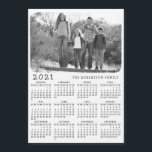 Retro Black White 2021 Calendar Family Namn Photo<br><div class="desc">Om du är tittar för den unika stil-svartvitt 2021-fotokalendermagneten för kylskåpet kan du prova den här mallen. Det är enkelt att anpassa och anpassa sig med ett foto av anpassningsbarna och namn i familjen. Till och med det färgstarka bild blir svart och vitt (klicka på "Anpassa den här mallen" och...</div>