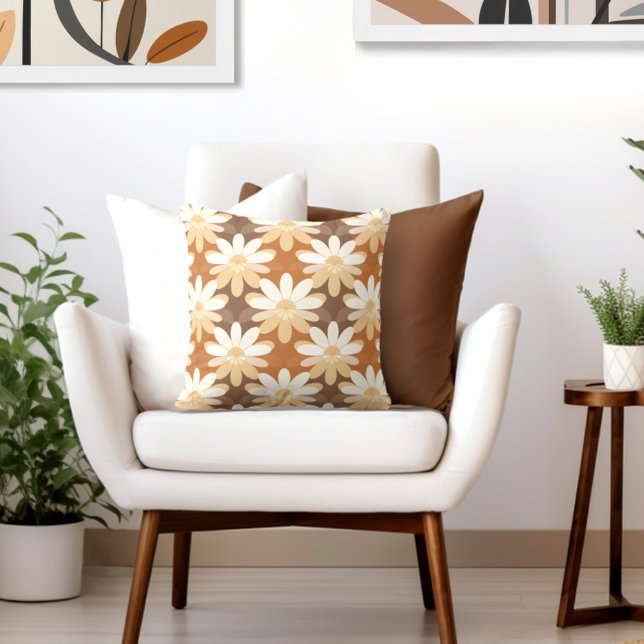 Retro-Blommigt dekorerar Kudde (Complete your elegant retro look with an exclusive Wild on Flowers Throw PIllow.)