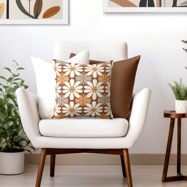 Retro-Blommigt Kudde (Complete your elegant retro look with an exclusive Wild on Flowers Throw PIllow.)