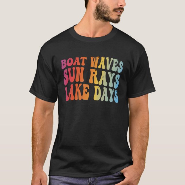 Retro Boat Waves Sun Rays Lake Days Sailing Boat L T Shirt (Framsida)