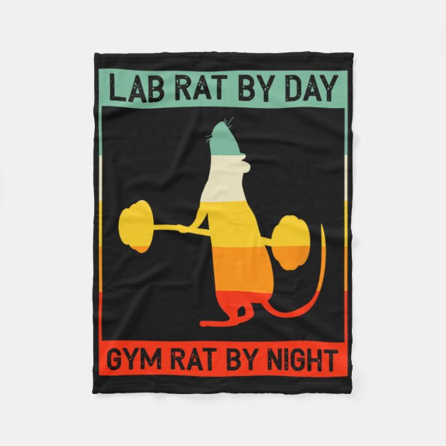 Retro Bodybuilding Lab Rat By Day Gym Rat By Night Fleecefilt (Framsidan)
