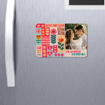 Retro Boho Blommigt fet och BrightStor-spara datum Magnet<br><div class="desc">Den här Retro boho blommigt bröllop-designen är perfektens val för dem som har kärlek fet och smart bröllop. Detta mönster kännetecknas av sin maximalistiska inställning, som innefattar en blandning av retroblommigt och boho-blommönster för att skapa ett oförglömligt utseende. Inslag för rosa och orange ger en känsla av spelfasthet i designen,...</div>