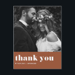 Retro Bold Typography Terracotta Bröllop Tack Vykort<br><div class="desc">Skicka tack till familj och vänner med det här anpassadets fototack till vykortet. Den har återformig typografi och en hjärtikon. Detta tack för terracotta kommer att bli perfekt för olika evenemang som bröllop och studenten. Anpassa genom att lägga till dina favoritfoton. Finns som ett platt och vikt kort.</div>