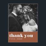 Retro Bold Typography Terracotta Bröllop Tack Vykort<br><div class="desc">Skicka tack till familj och vänner med det här anpassadets fototack till vykortet. Den har återformig typografi och en hjärtikon. Detta tack för terracotta kommer att bli perfekt för olika evenemang som bröllop och studenten. Anpassa genom att lägga till dina favoritfoton. Finns som ett platt och vikt kort.</div>