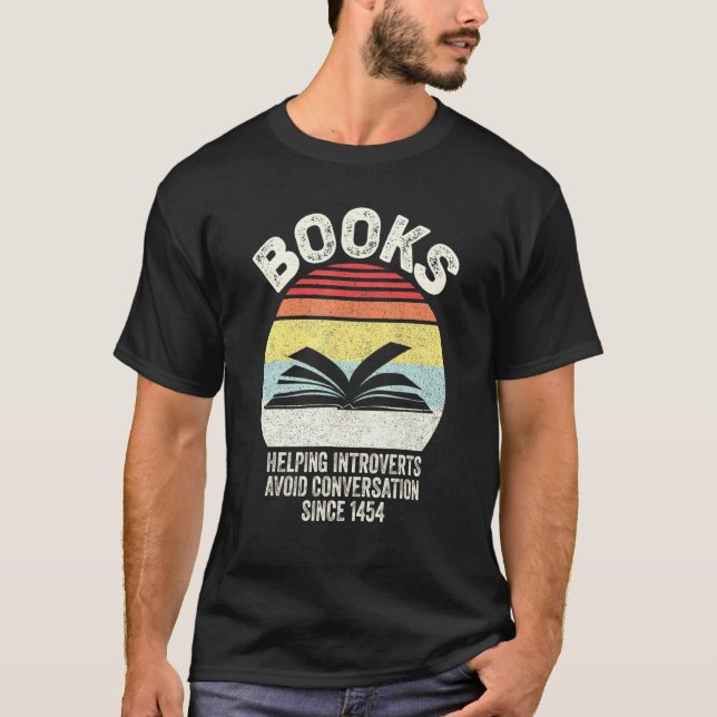Retro Book Helping Introverts Avoid Conversation S T Shirt (Framsida)