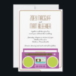 Retro Boombox Indie Mixtape Bröllop (Lila/Lime) Inbjudningar<br><div class="desc">En 190-talets funky,  romantiska,  intertwintna hörlurar och färgfulla reflekterande kassettband är roligtens stjärnor och den unika bröllopsinbjudan.</div>