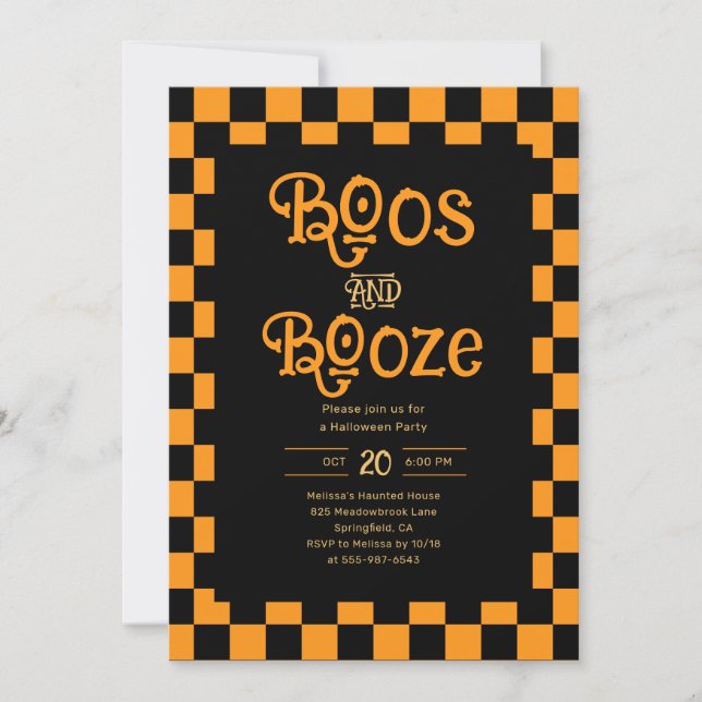 Retro Boos And Booze Halloween Checkered Orange Inbjudningar (Framsida)