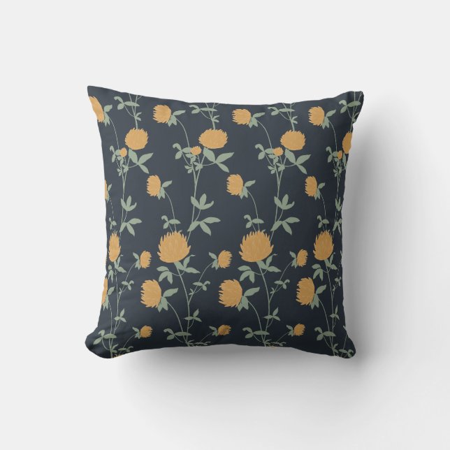 Retro Botanical Meadow Clover | Midnight Garden Kudde (Framsida)