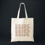 retro bride tote bachelorette tote bride rosa tygkasse<br><div class="desc">Den här reläväskan har ett typsnitt för funkyn med en grooval layout. Redigera all färg för att göra så att den här väskan helt passar din händelse   personlig stil!</div>