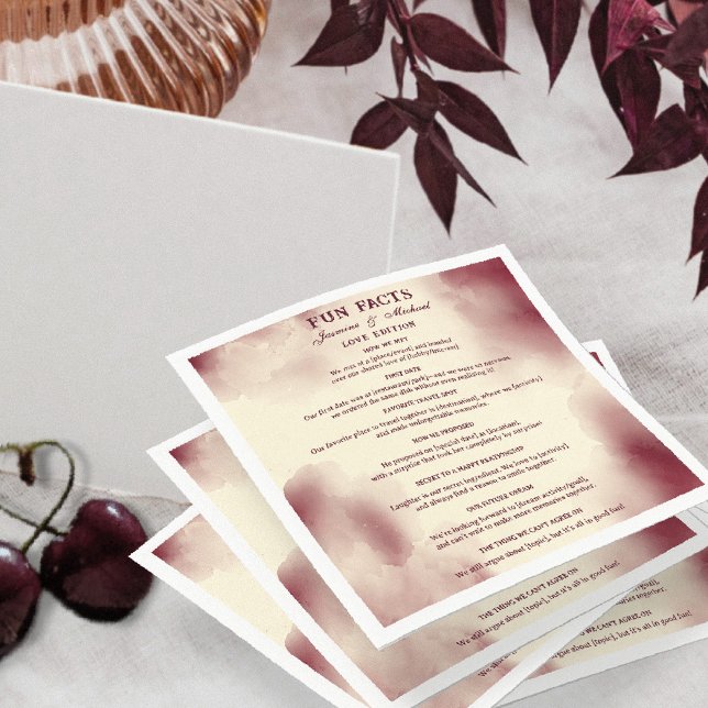 Retro Burgundy Elegant Ivory Wedding Fun Facts   Pappersservett (Skapare uppladdad)