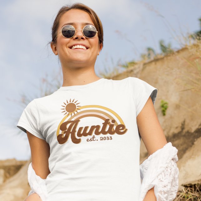 Retro Burnt Orange Sol och Rainbow Auntie T Shirt (Skapare uppladdad)