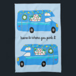 Retro Camper Motorhome RV Vanlife Julafton Kökshandduk<br><div class="desc">Dansa ditt kök med den här coolan handduken. Gör en underbar hemmabio eller jubileumsgåva! Du kan anpassa den med din egen text också. Kolla min affär efter mycket mer färg och mönster plus matchande köket saker!</div>