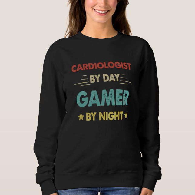 Retro Cardiologist By Day Gamer By Night T Shirt (Framsida)
