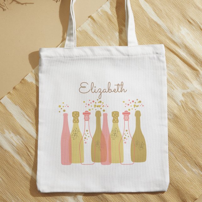 Retro Champagne Flaskor Personlig Retro 1960-talet Tygkasse (This champagne tote features pastel-colored rose and gold bottles for a pretty glam 1960s look.)