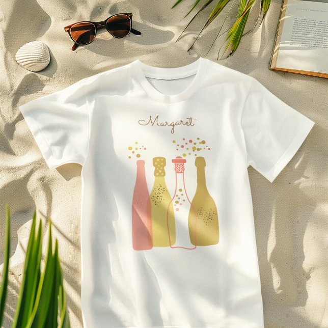 Retro Champagne Tjejkvällsutflykt Söt Personlig T Shirt (For a bachelorette part or any time, our retro Champagne T-shirt sports a cute golden retro look.)