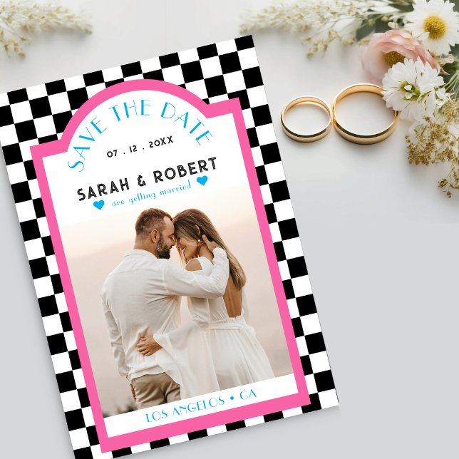 Retro Checkerboard Photo Rosa & Blue Bröllop Spara Datumet (Retro Checkerboard Photo Pink & Blue Wedding Save The Date)