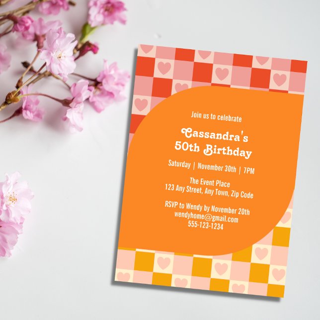 Retro Checkered Heart Bauhaus Red Orange Birthday Inbjudningar (Skapare uppladdad)
