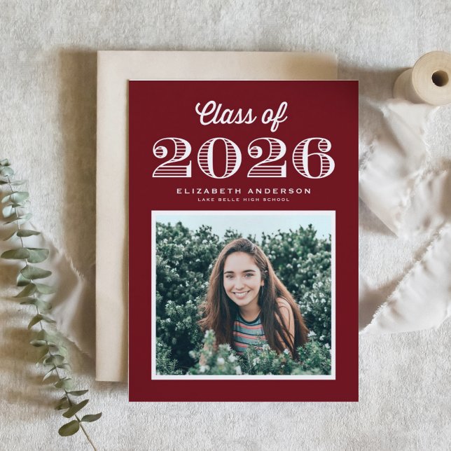 Retro Class of 2024 Burgundy Photo Studenten Inbjudningar (Customizable burgundy photo graduation invitation featuring vintage calligraphy. )