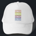Retro Classic 90s färgstark text - hatt Keps<br><div class="desc">Bygg upp 90-talets feta och pulserande anda med den här klassiska reflexen som innehåller färgstark 90-talsininspirerad text. Som tillbehör till perfekten för alla som kärlek på 1990-talets fet stil och energi kommer den att ge vintagen en liten fläkt till alla utrustningar. Vare sig du är ute med vänner eller njuter...</div>