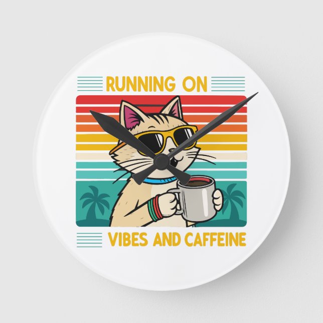 Retro Coffee Cat Vibes - Funny Caffeine Älskare Rund Klocka (Framsida)