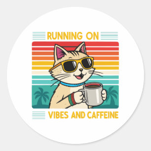 Retro Coffee Cat Vibes - Funny Caffeine Älskare Runt Klistermärke