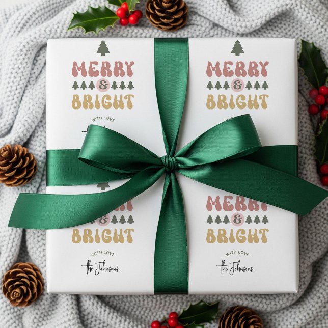 Retro Colorful Family Namn Merry & Bright Festive Presentpapper (Trendy retro Merry & Bright Gift Wrapping Paper with your custom name)