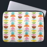 Retro Colorful Nests Laptop sleeve<br><div class="desc">Fjädra ditt bo med den här Retro Colorful Nests Laptop sleeve! Utformningen har en gräddbakgrund med guld-spekkler och rader av underbart kitschi, färgstarka halvcirklar som vilar på minimalistiskt, svart grenar. Halvcirklarna liknar sagor, fågelkapslar i ljusblå, tealblått, turkos, orange, rosa, gult, grönt, grått och brunt. Orangens häckar har en roligt tegel...</div>