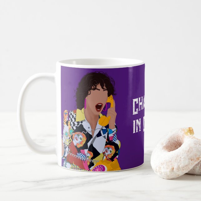 Retro Colorful Pop Art Snyggt Woman Holding Mobil Kaffemugg (Med munk)