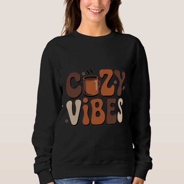 Retro Cozy Vibes Winter Groovy Typography T-Shirt (Framsida)