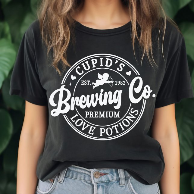 Retro Cupid's Brewing Co Kärleksdrycker Roligt Par T Shirt (Skapare uppladdad)