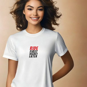 Retro cykel Tjej Ironi svart röd T Shirt