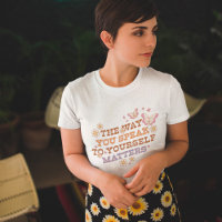 Retro Daisy och Butterflies Citat T-Shirt