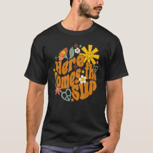 Retro Daisy Rainbow Sunrise här kommer hit, Sol Hi T Shirt