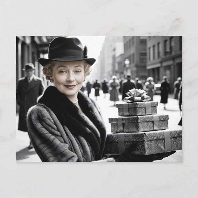 Retro Dam i Busy Street Holding Presenter Helg Vykort (Framsida)
