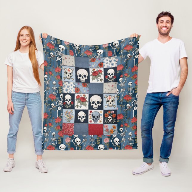 Retro Denim Patchwork with Ro Döskallars Skeletons Fleecefilt (På plats)